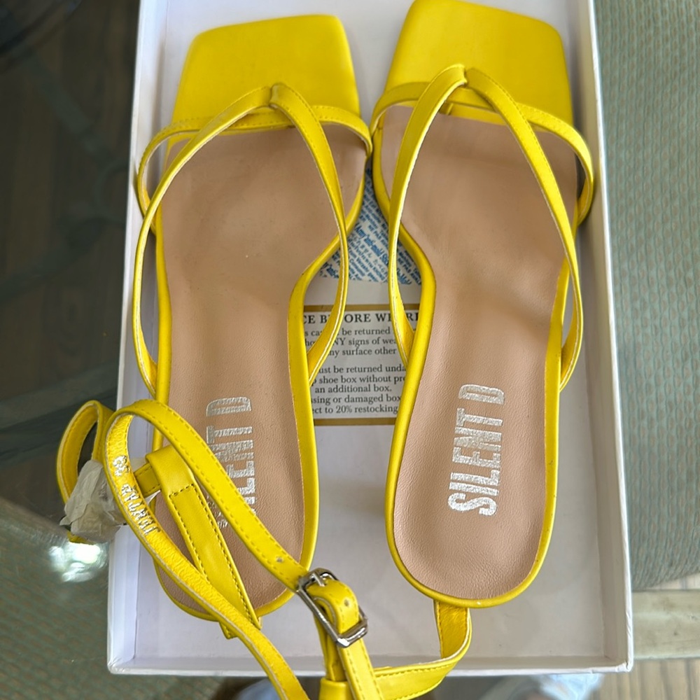 Silent D yellow summer heels size 39, 8.5 US NWT
